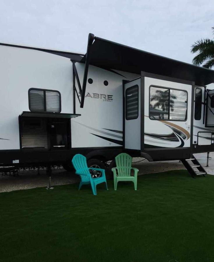 So "Time To Wander" Pet Friendly And Free Early Check-In! Villa Fort Myers Exteriör bild